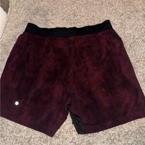 Lululemon men’s short- L